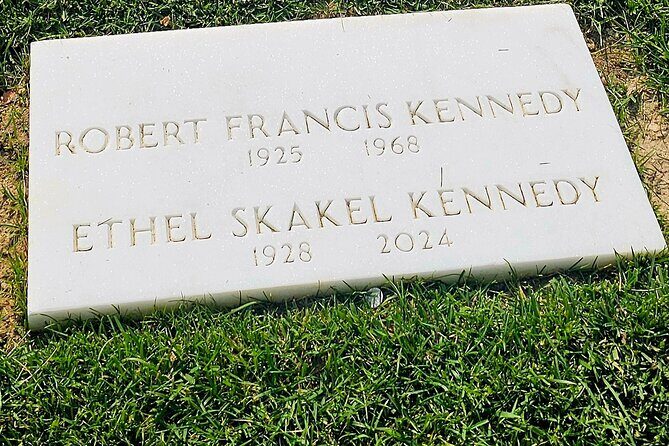 Visit Arlington National Cemetery with one of DC's best guides! - Extra Perks