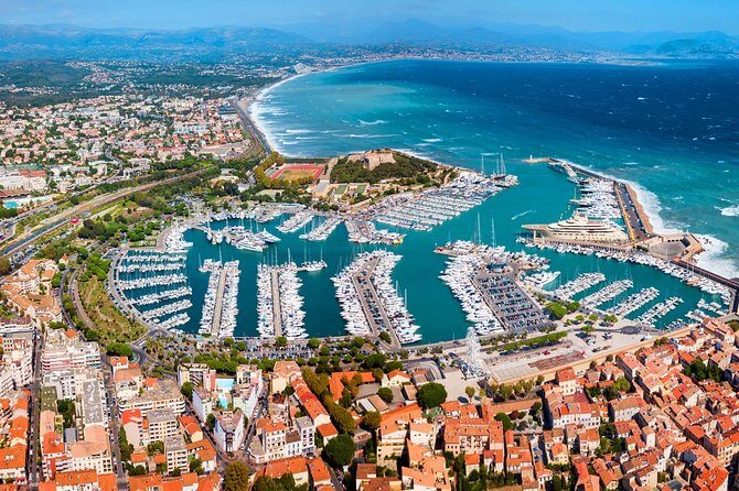 Visit of Antibes Juan-Les-Pins by convertible bus - Who Should Book This?