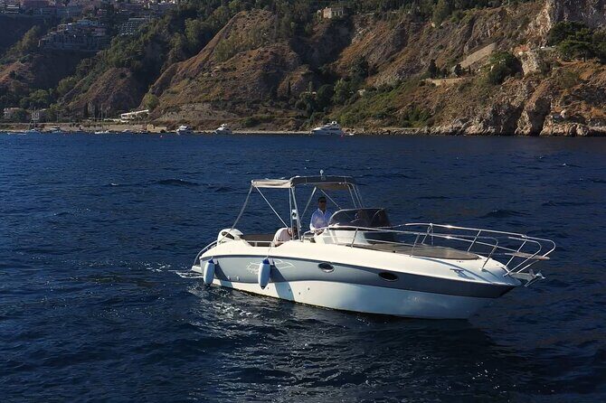 Visit of the bay of Taormina with private boat - FAQs