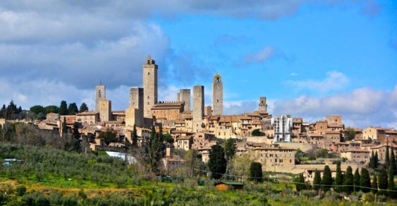 Visit Siena and San Gimignano with lunch at a family farm - Key Points: