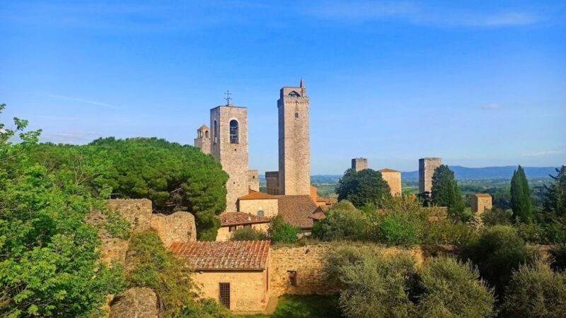 Visit Siena and San Gimignano with lunch at a family farm - Scenic Drive and Photo Stops
