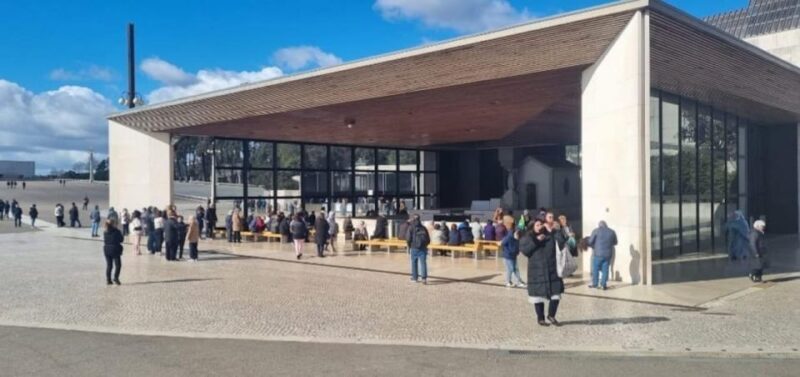 Visit the Caves of Mira de Aires, Fátima, Batalha and Óbidos - Marveling at Batalha Monastery