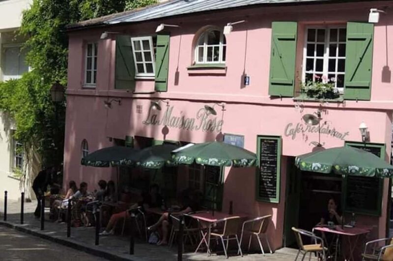 Visit the Montmartre district in Italian with a local guide - Key Points