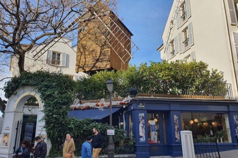 Visit the Montmartre district in Italian with a local guide - An In-Depth Look at the Montmartre Tour
