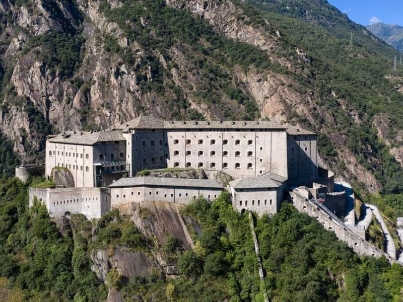 Visita guidata- Fernando Botero " Tecnica Monumentale" - Exploring the Fortress and Its Surroundings