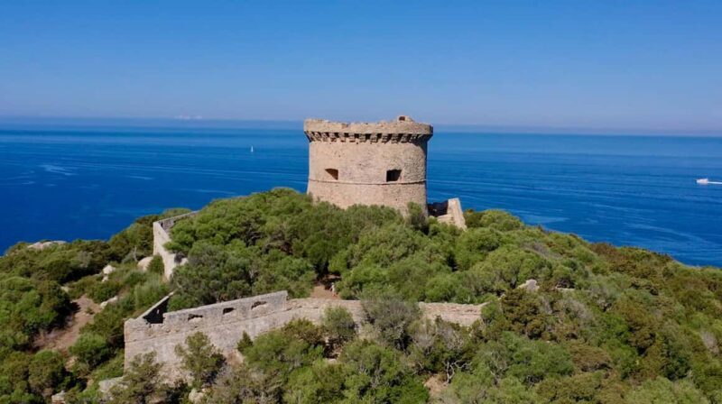 Visite en bateau avec final au COUCHER DE SOLEIL+vin Corse - Key Points