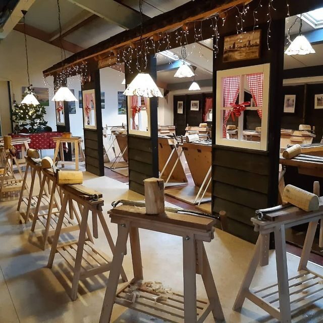 Volendam: 2-Hour Clogmaking Workshop and Cheese Tour - Key Points