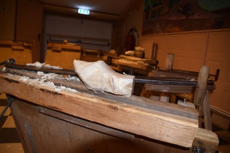 Volendam: 2-Hour Clogmaking Workshop and Cheese Tour - Who Is This Tour Best Suited For?