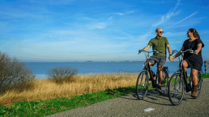 Volendam: E-Bike Rental including Highlights-Routes - The Sum Up