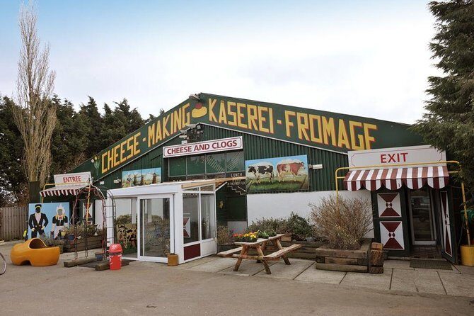 Volendam & Marken Private Tour in luxury Jaguar S Type 1/2 day - Key Points