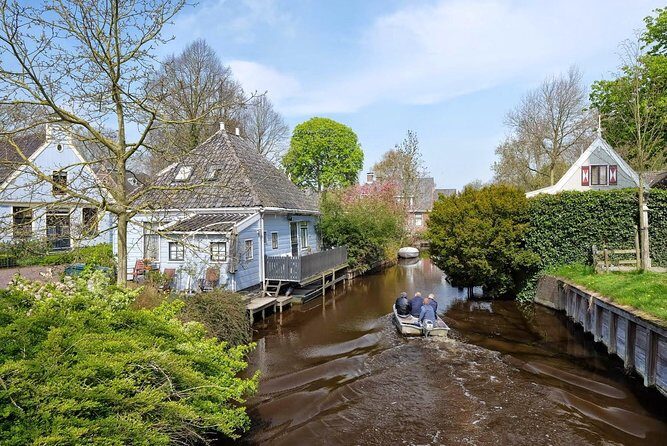 Volendam & Marken Private Tour in luxury Jaguar S Type 1/2 day - What the Reviews Say