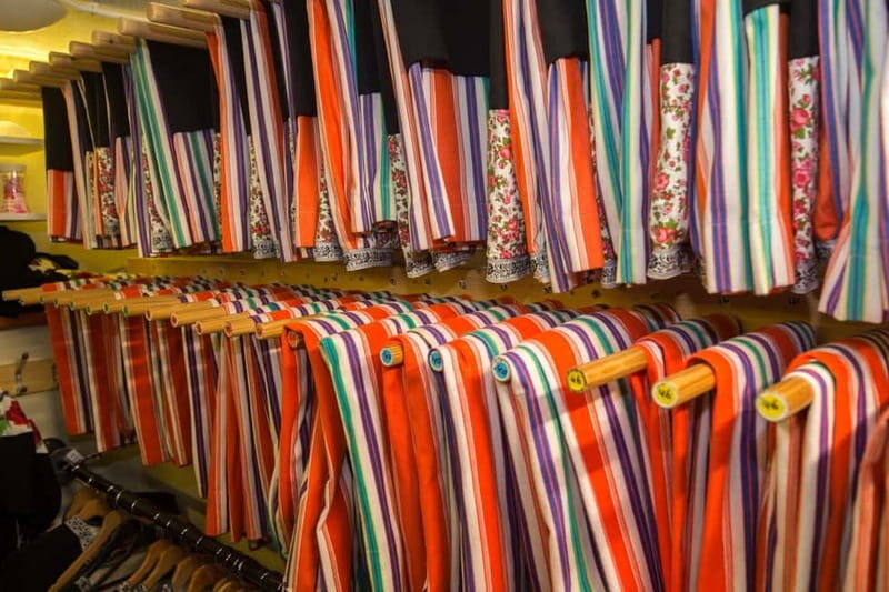 Volendam: Photo Opportunity in Traditional Dutch Costume - The Pros and Cons