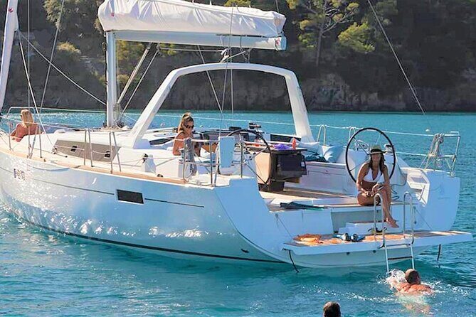 Waikiki Private Sunset Sail Romantic and Private - Who Is It Best For?