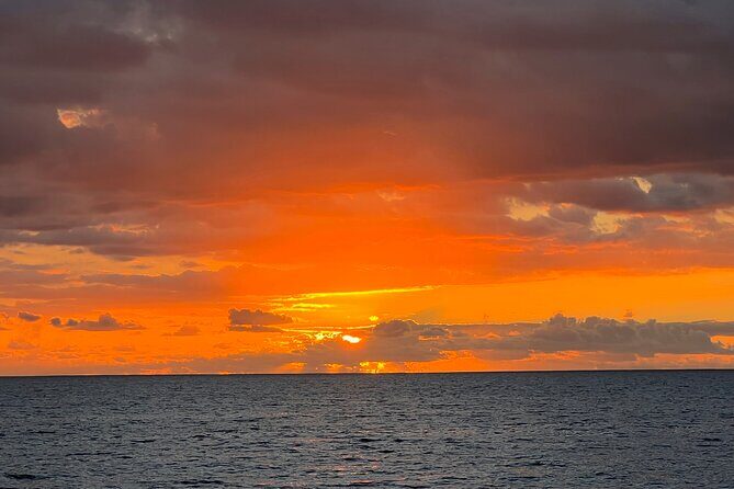 Waikiki Sunset Cruise with Boat Stabilizer - FAQ