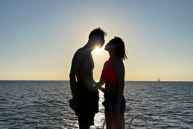 Waikiki Sunset & Wine Turtle Snorkeling Cruise - Key Points