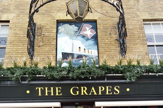 Walk the Secrets of the Titanic - Where the Titanic’s secrets live: the pub stop and why it works