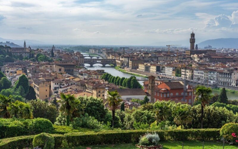 Walking Florence: Medici District, Piazza Repubblica & Duomo - Price and Value