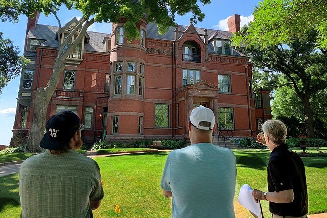 Walking St. Paul Summit Ave. Victorian Homes Private Tour (2 hrs) - Exploring the Summit Avenue Victorian Homes Tour