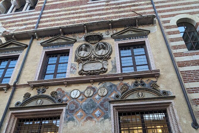 Walking Tour in Verona: 9+ Landmarks with Live Guide - Frequently Asked Questions