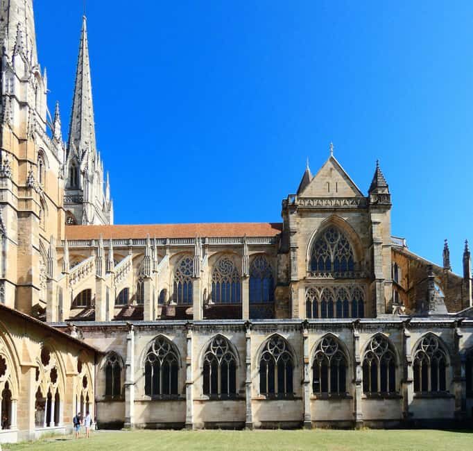 Walking tour of Bayonne history and curiosities - Key Points