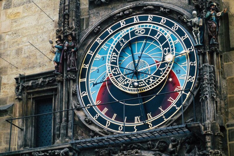 Walking tour of Prague in french: Old Town & Charles Bridge - Key Points