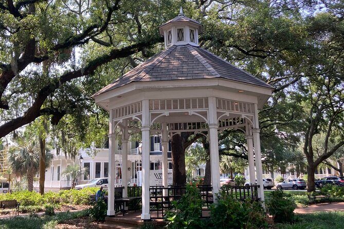 Walking Tour of Savannah's Must-See Sights - Madison Square – Historic Charm in the Heart