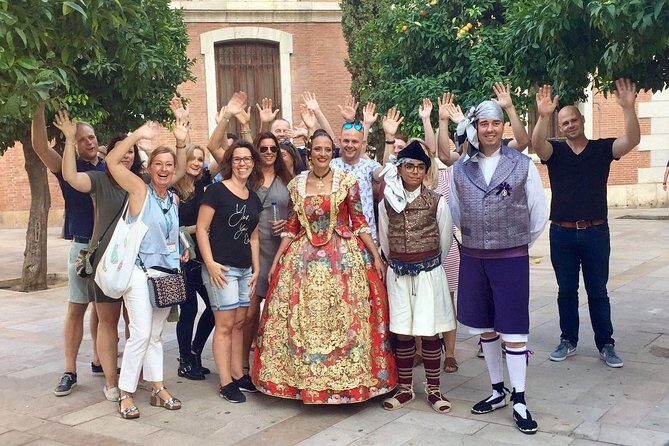 Walking tour through the old town with a Dutch-speaking city guide - The Experience: What to Expect