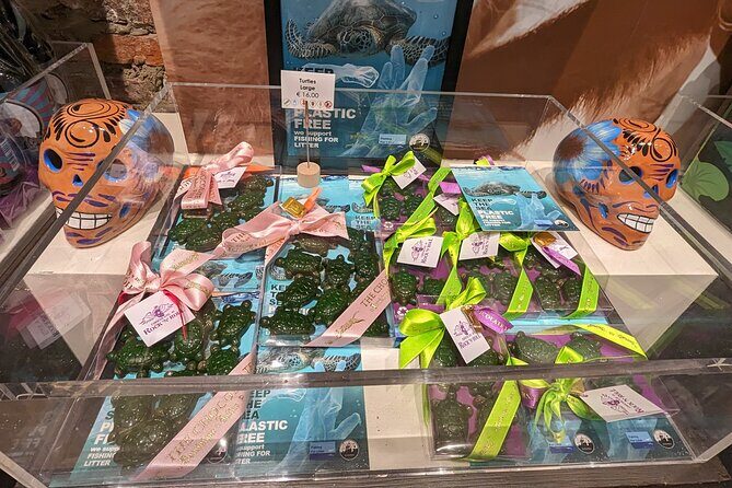 Walking Tour with Hot Chocolate and Chocolate Tasting - Key Points