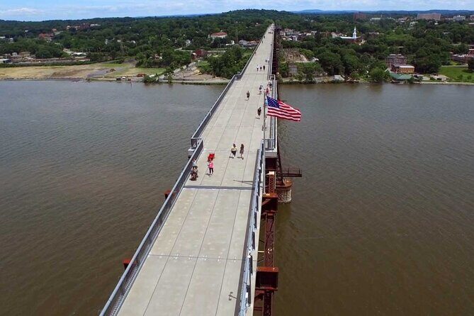 Walkway Over the Hudson & Winery Tour w/ Private Transport - A Walk Along the Hudson: The Walkway Over the Hudson