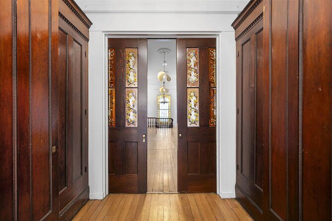 War, Wealth & Riverfront Tales: Taylor Mansion & East Row Tour - The Neighborhood: Mansion Hill and East Row