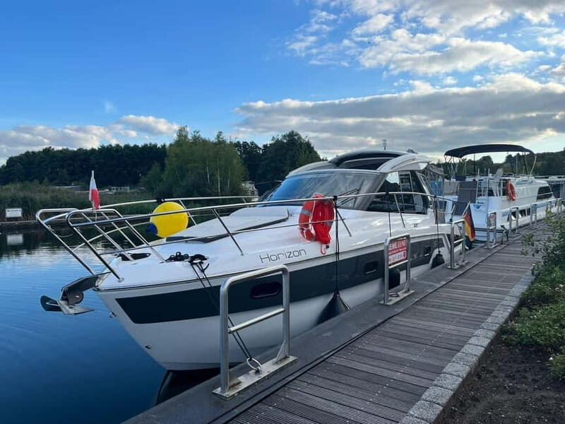 Waren (Müritz): Fun Cruise motor yacht with skipper - 8 hours - Key Points