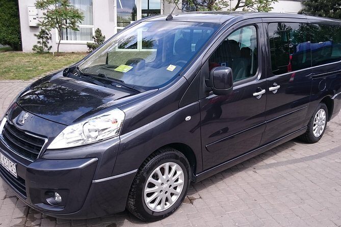 Warsaw Chopin Airport private transfer 5 to 8 passengers - Key Points