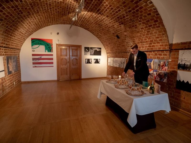 Warsaw: Chopin Concert in the Old Town - Intermission Drinks: Honey Mead or Apple Juice