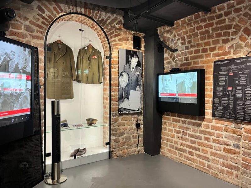 Warsaw: Guided tour of the Cold War Museum - Key Points