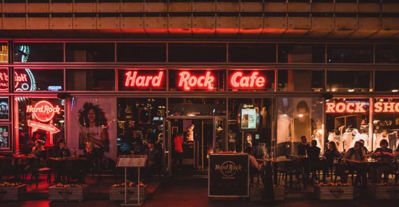 Warsaw: Lunch or dinner at Hard Rock Cafe with Skip-the-Line - Key Points