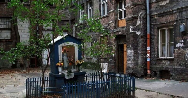 Warsaw: Praga District Tour with Vodka Museum and Tasting - Final Thoughts