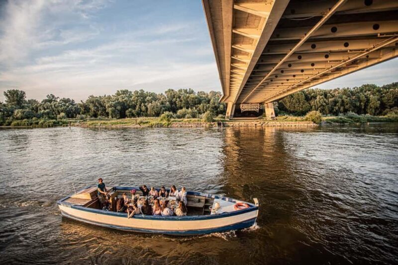 Warsaw: Private Cruise on a wooden boat - max. 12 pax - FAQ