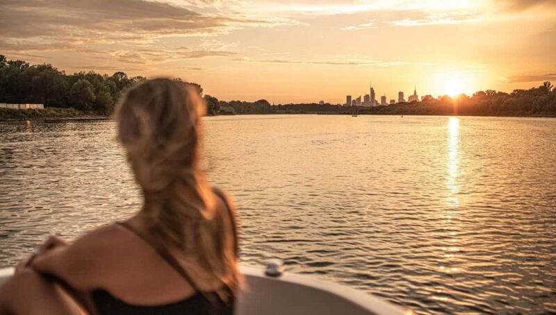 Warsaw: Sunset Vistula Cruise - 80s Vibes, Music & Prosecco - Warsaw: Sunset Vistula Cruise - 80s Vibes, Music & Prosecco