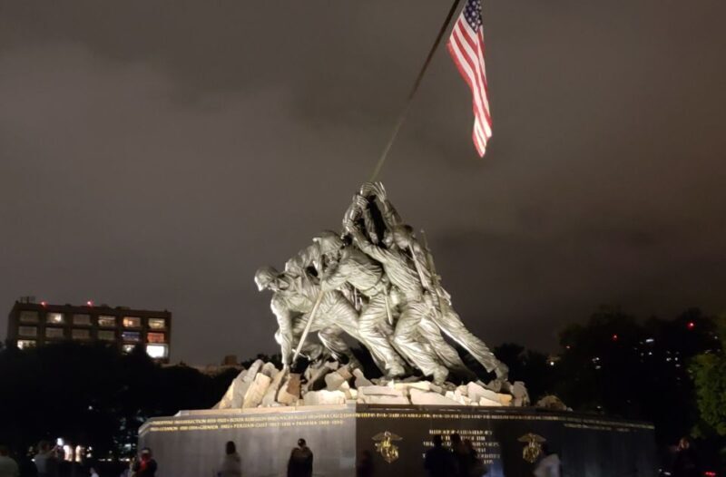 Washington DC: Monuments by Moonlight Nighttime Trolley Tour - Guides and Overall Experience