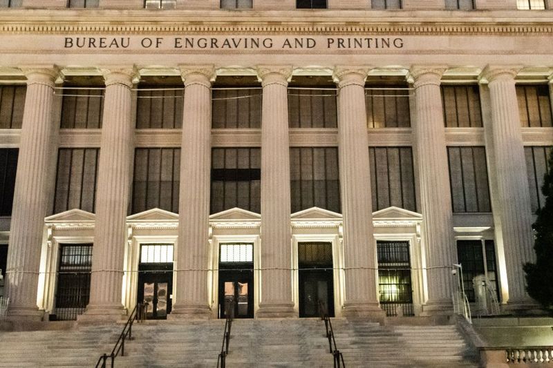Washington DC: Monuments by Moonlight Nighttime Trolley Tour - How the guide storytelling turns landmarks into a real evening