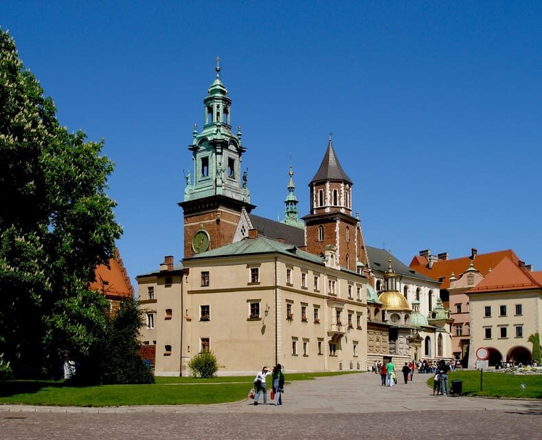 Wawel Castle & Cathedral, Rynek Underground Tour with Lunch - Wawel Cathedral: The Sacred Heart of the Site