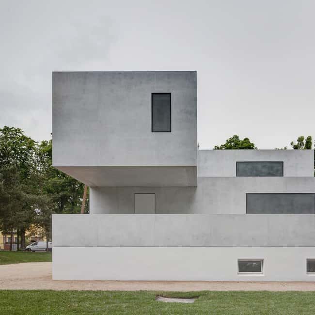 Weimar, Dessau, & Berlin: Bauhaus Tour with Goodie Bag - Key Points