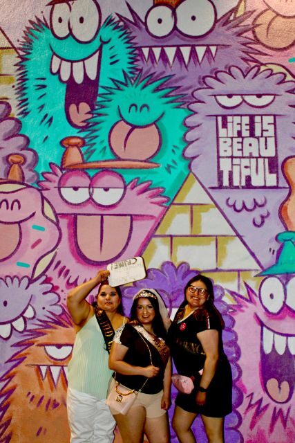 Weird, Wacky Fremont Bar Experience with Cocktails & Photos - Who Is This Tour Best For?