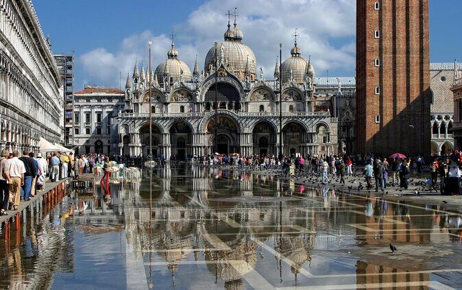Welcome to Venice Small Group Tour: Basilica San Marco & Gondola - Key Points