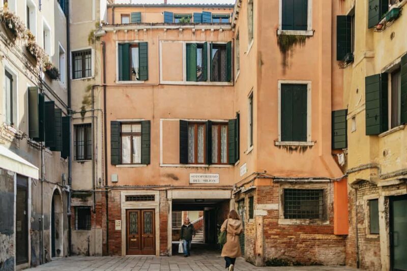Welcome to Venice: St. Mark's Basilica & Gondola Ride - Group Size and Guide Quality