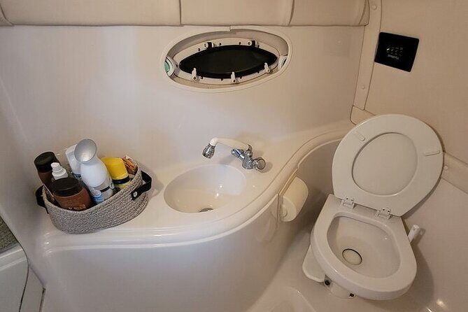 West Palm Beach Private Boat Cruise and Tour with a Captain - FAQ