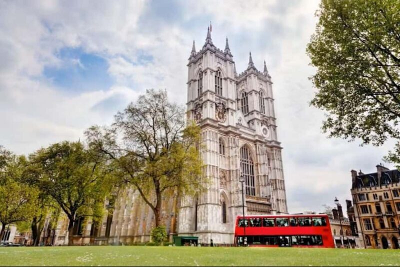 Westminster Abbey private guided tour with expert guide - Starting Point and Entrance