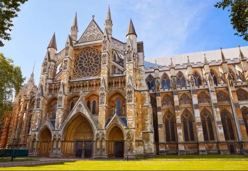 Westminster Abbey private guided tour with expert guide - Tombs and Memorials
