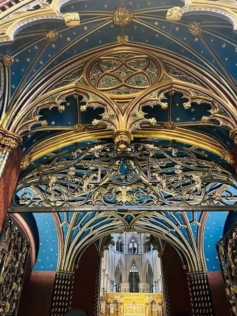 Westminster Abbey Tour with Changing of the Guard and Royal Palaces - Key Points