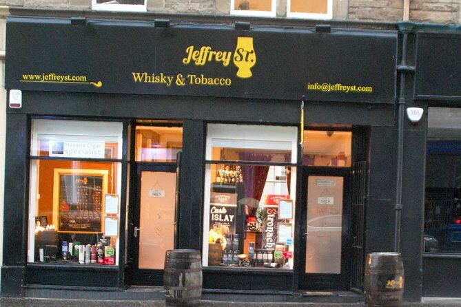 Whisky tasting experience - The Atmosphere and Group Experience